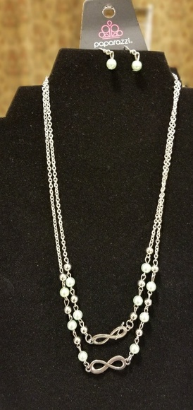 Paparazzi necklace and earring set - Picture 1 of 1